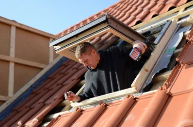 Pose de fenêtres de toit Velux à Plogoff